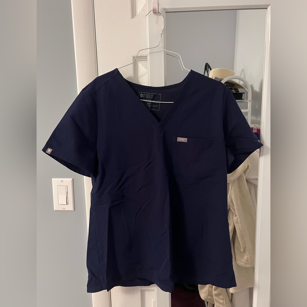 Figs Women’s Catarina One Pocket Top - Size M, Navy - new with tags